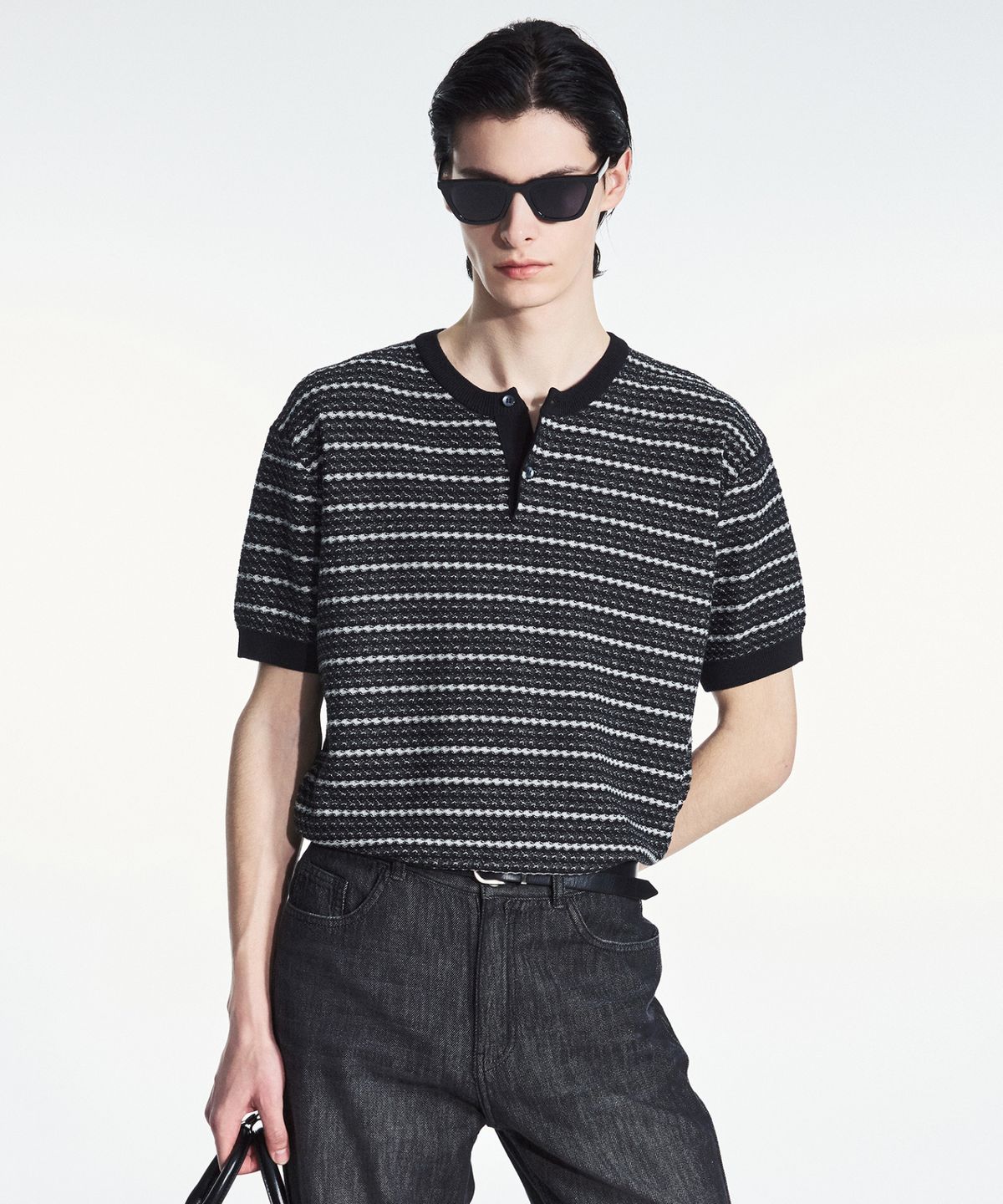티엔지티(TNGT) Textured Henley Knit (Black) TNSW6E204BK
