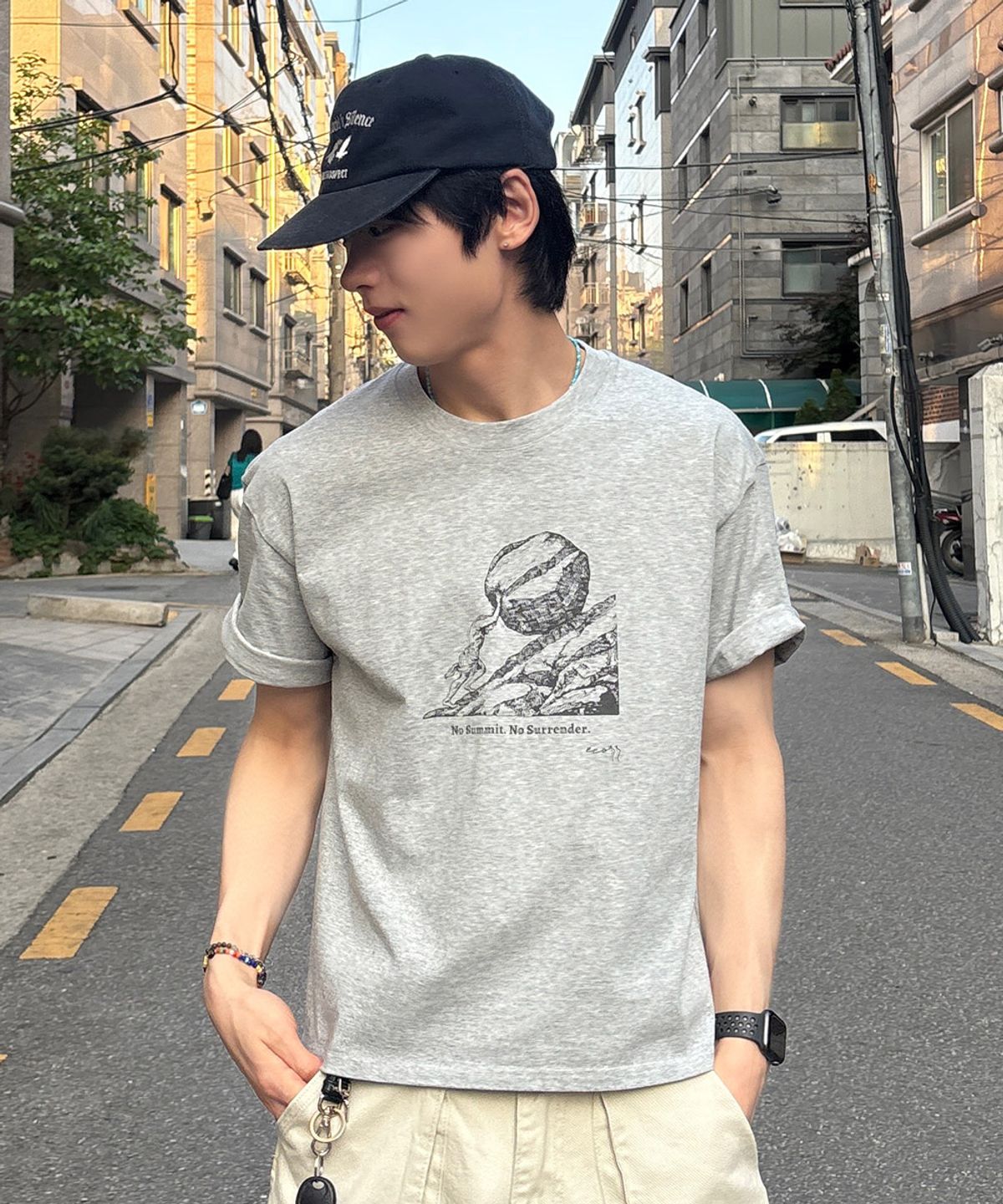 이코르(ECORR) 노서렌더 아트웍 크롭 반팔 티셔츠_그레이