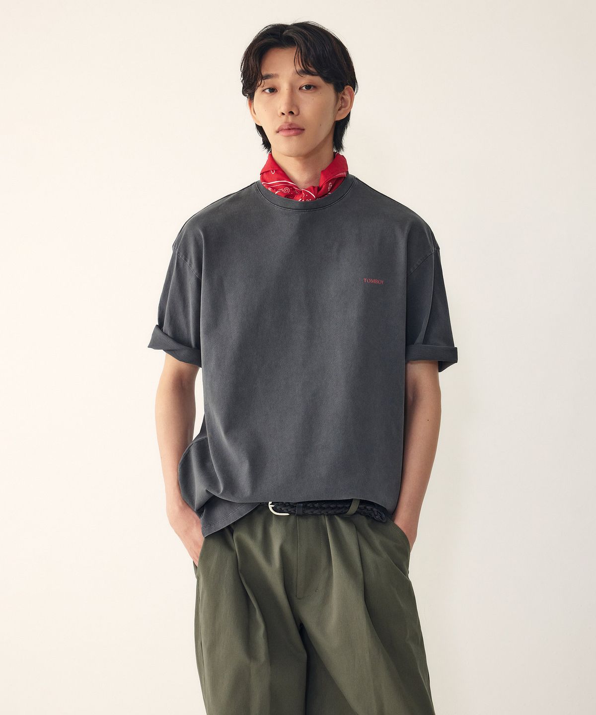 스튜디오 톰보이(STUDIO TOMBOY) [MEN] 빈티지 백 프린트 반팔 티셔츠_챠콜 9156222321