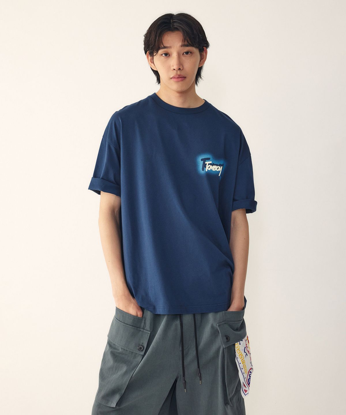 스튜디오 톰보이(STUDIO TOMBOY) [MEN] 그래피티 로고 프린트 반팔 티셔츠_다크 네이비 9156222315