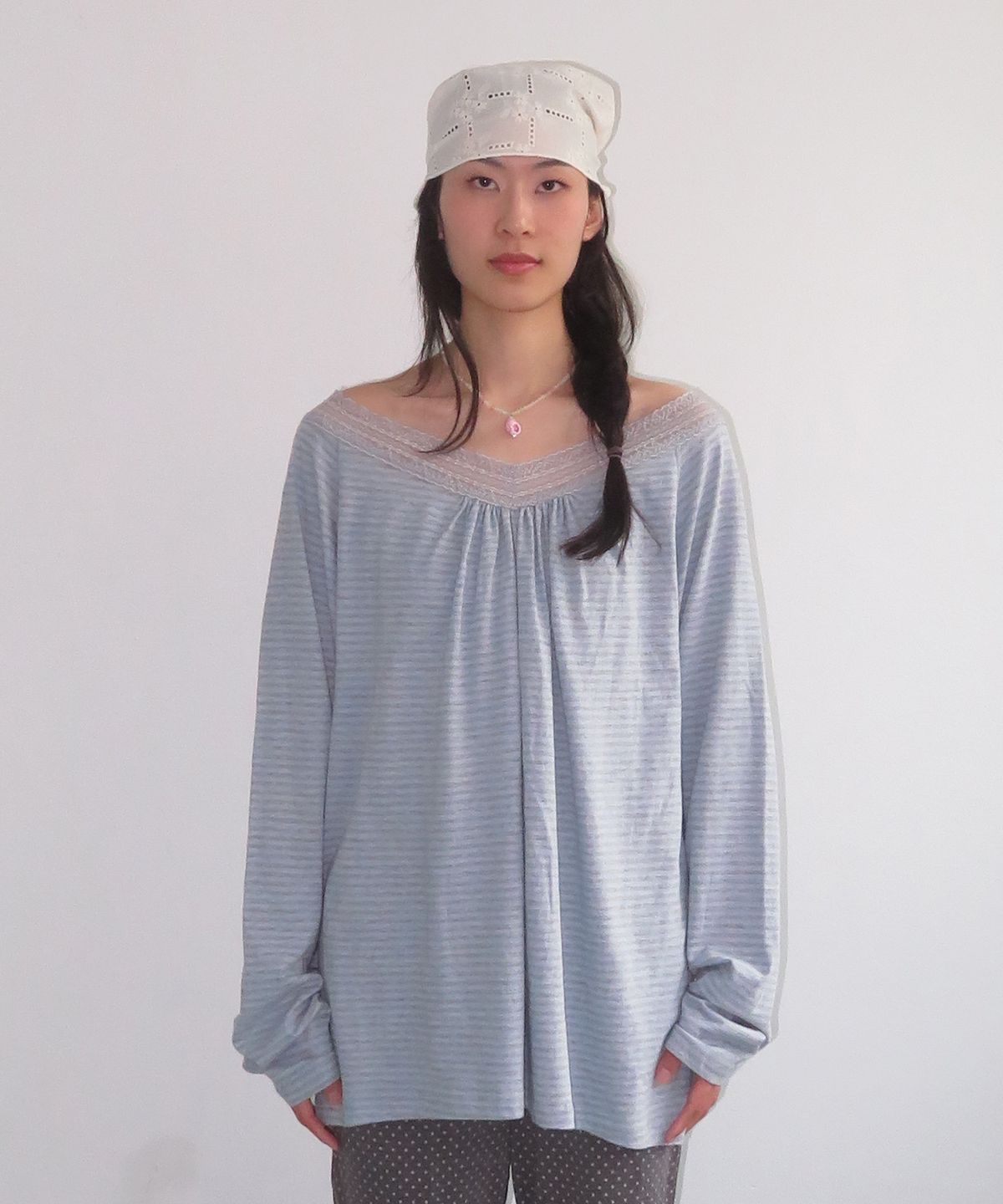 펀프롬펀(FUNFROMFUN) Lace V-Neck Tee, Blue