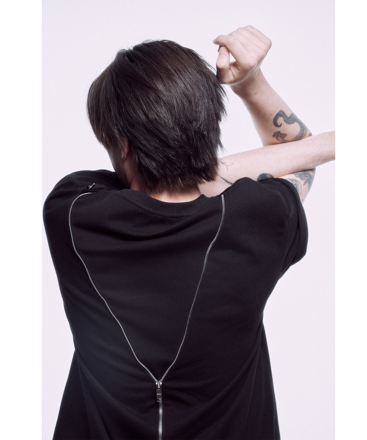 뉴이 뉴욕(NUYH NEWYORK) [PRET A PORTER] SYMMETRY ZIPPER T-SHIRT