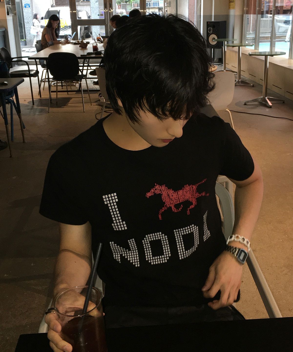 노디(NODI) System Error Horse crop Tee black