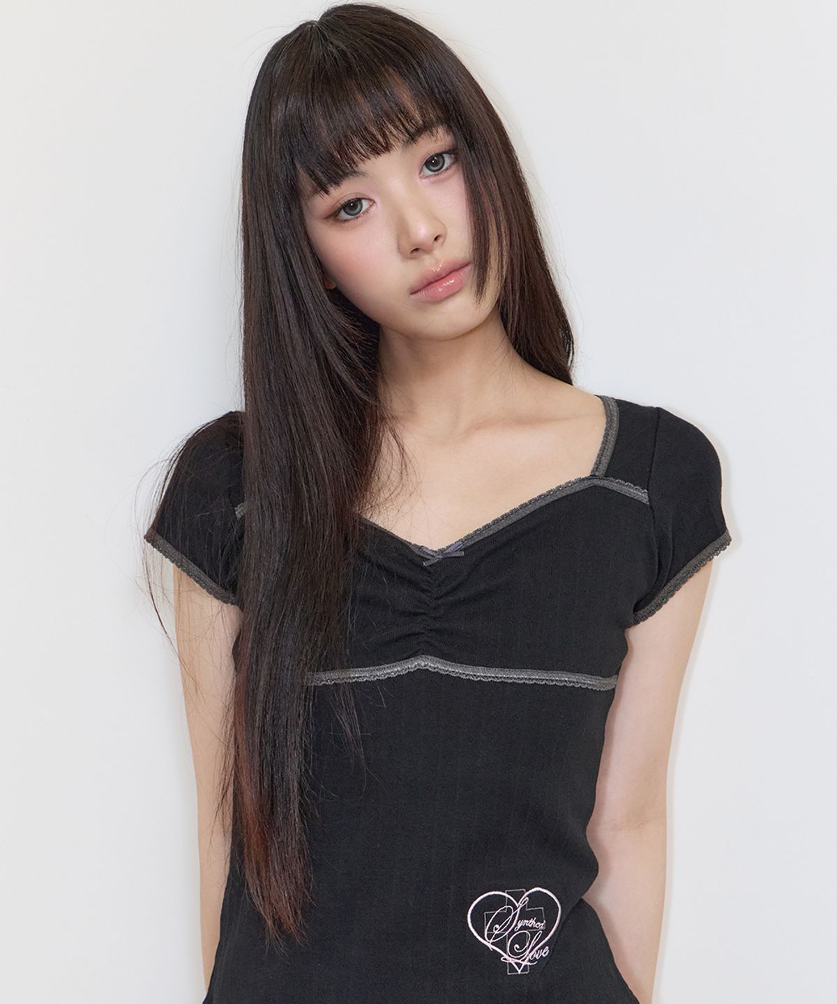 러브이즈트루(LUVISTRUE) SY PUNCHING CAP SLEEVE TEE(BLACK)