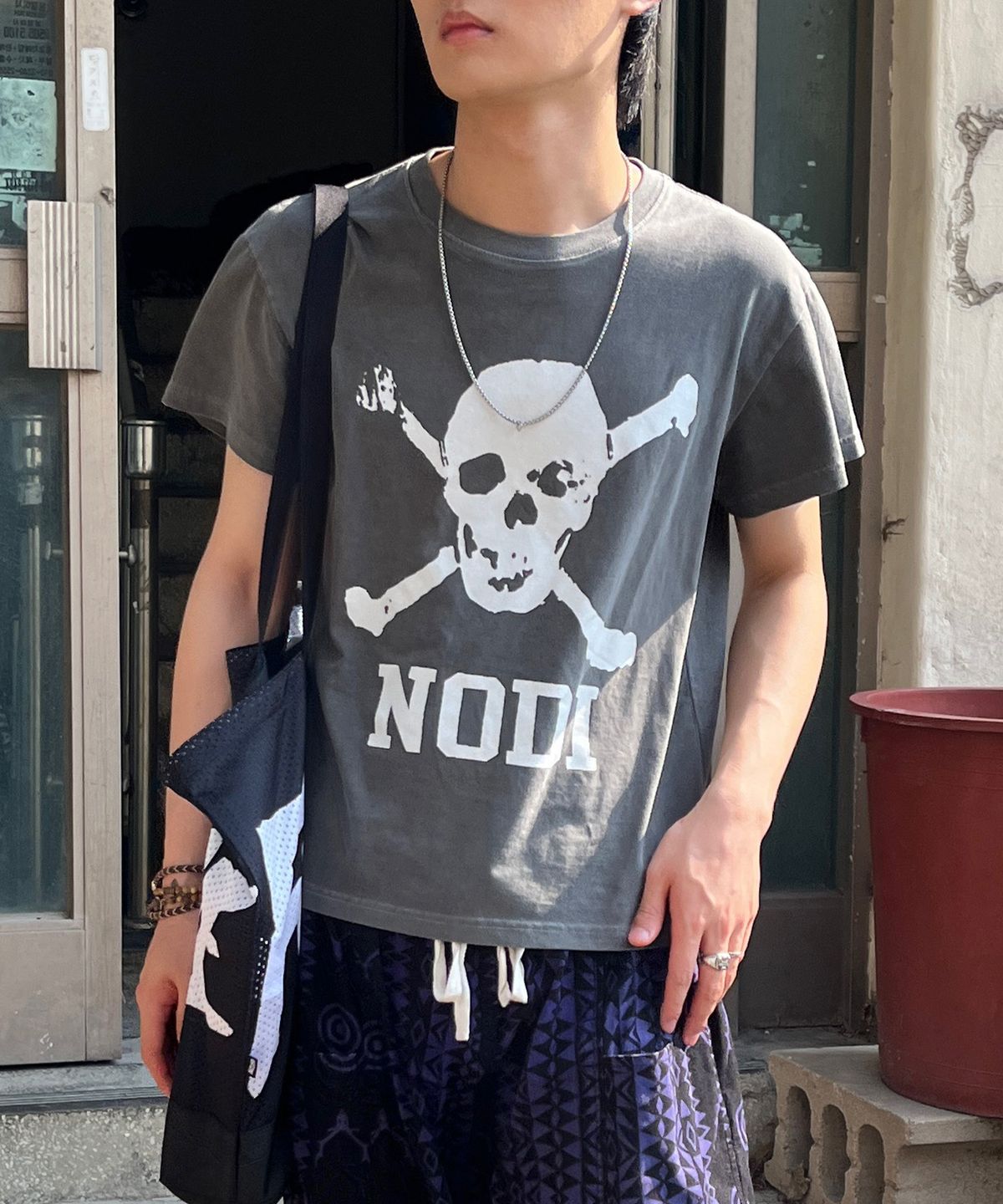 노디(NODI) Trouble Skull Dept pigment crop Tee light gray