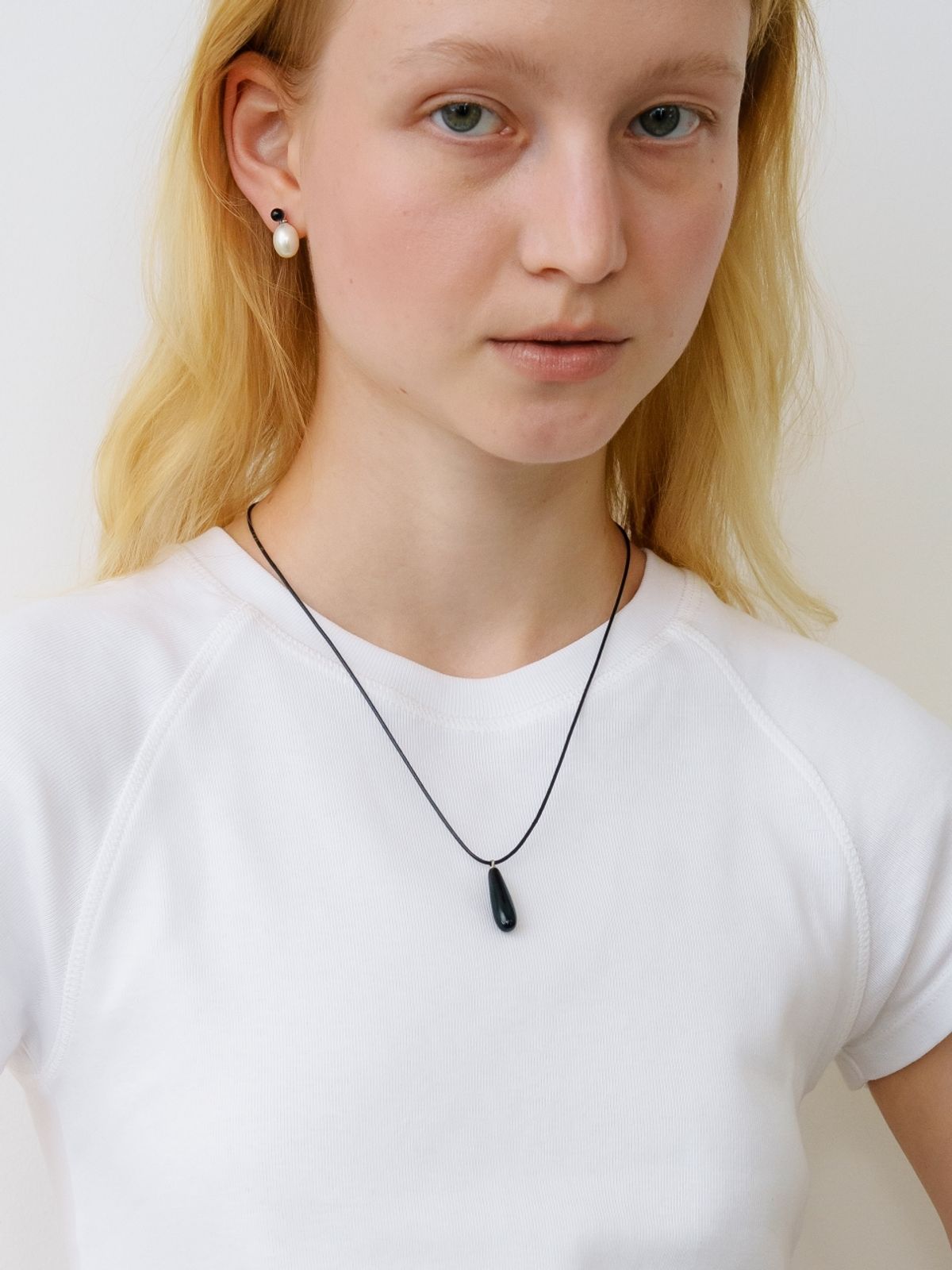 러브미몬스터(LOVE ME MONSTER) Slim Onyx Drop Long Strap Necklace (L261MNK070)