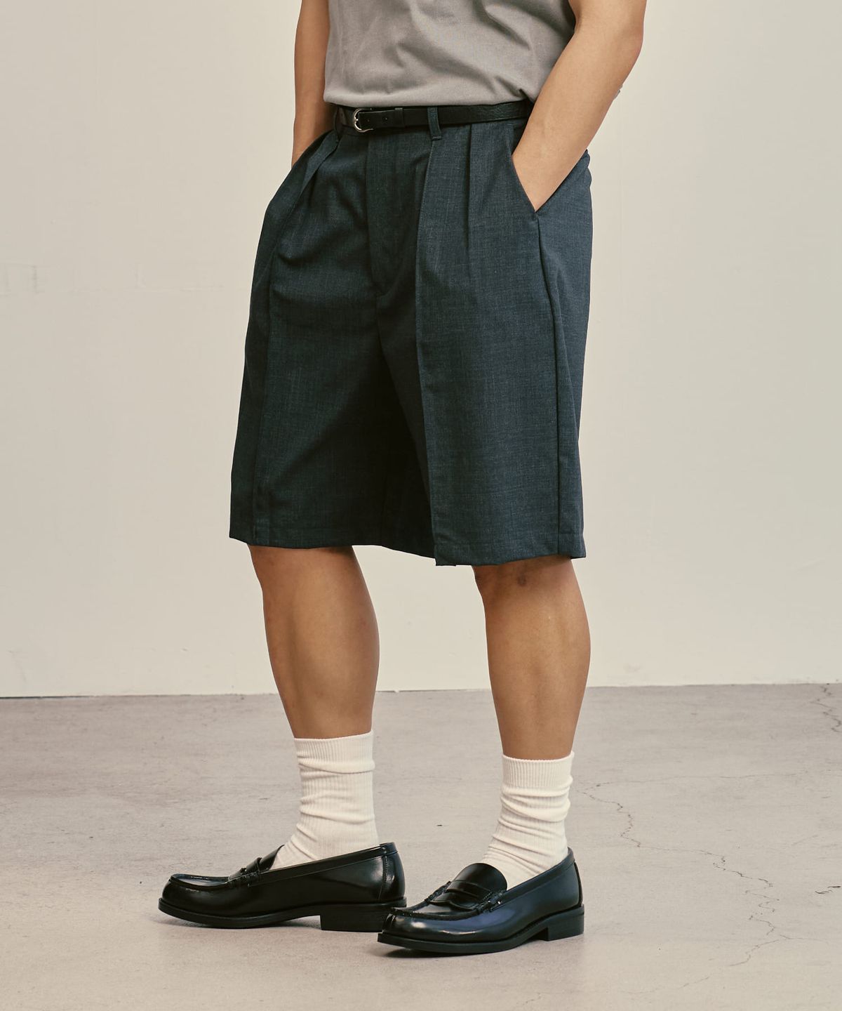 유니버셜 오버롤(UNIVERSAL OVERALL) GARCONS WOOL SHORTS GREY