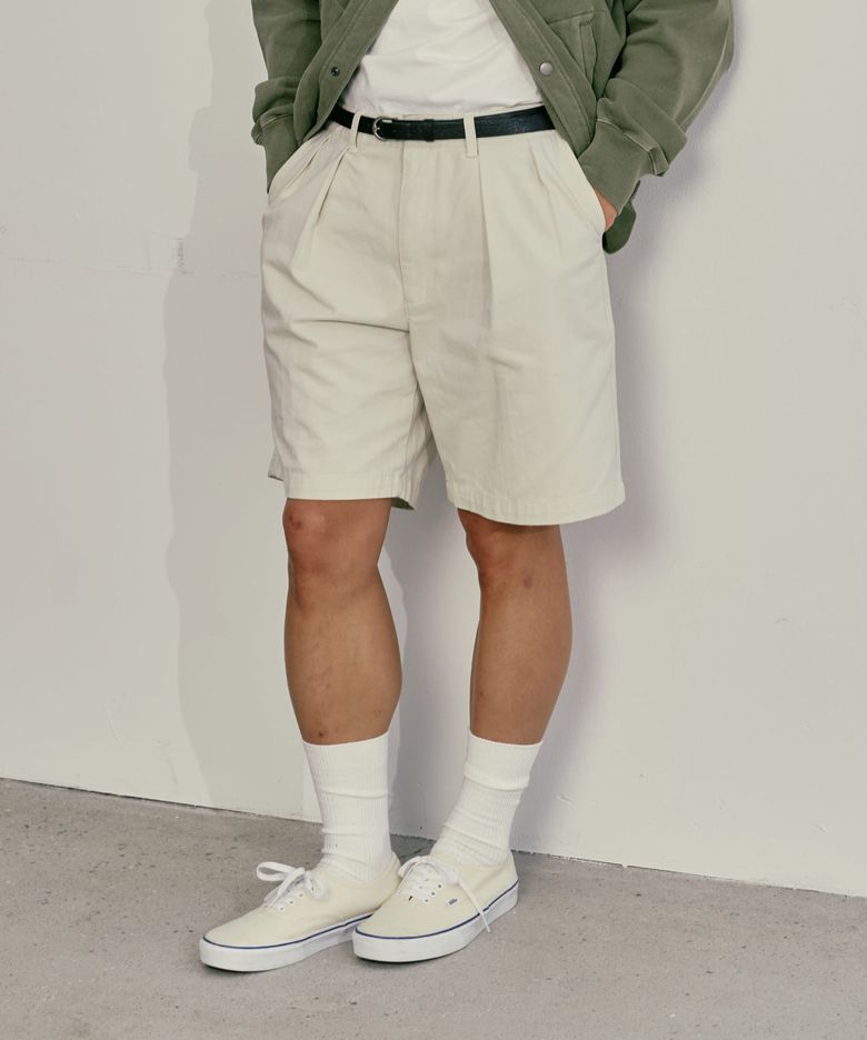 TWO TUCK WORK SHORTS IVORY
