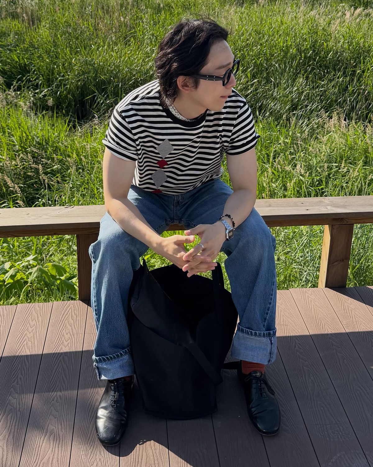 더뮤지엄비지터(THEMUSEUMVISITOR) ARGYLE PATTERN APPLIQUE STRIPE T-SHIRT (BLACK)
