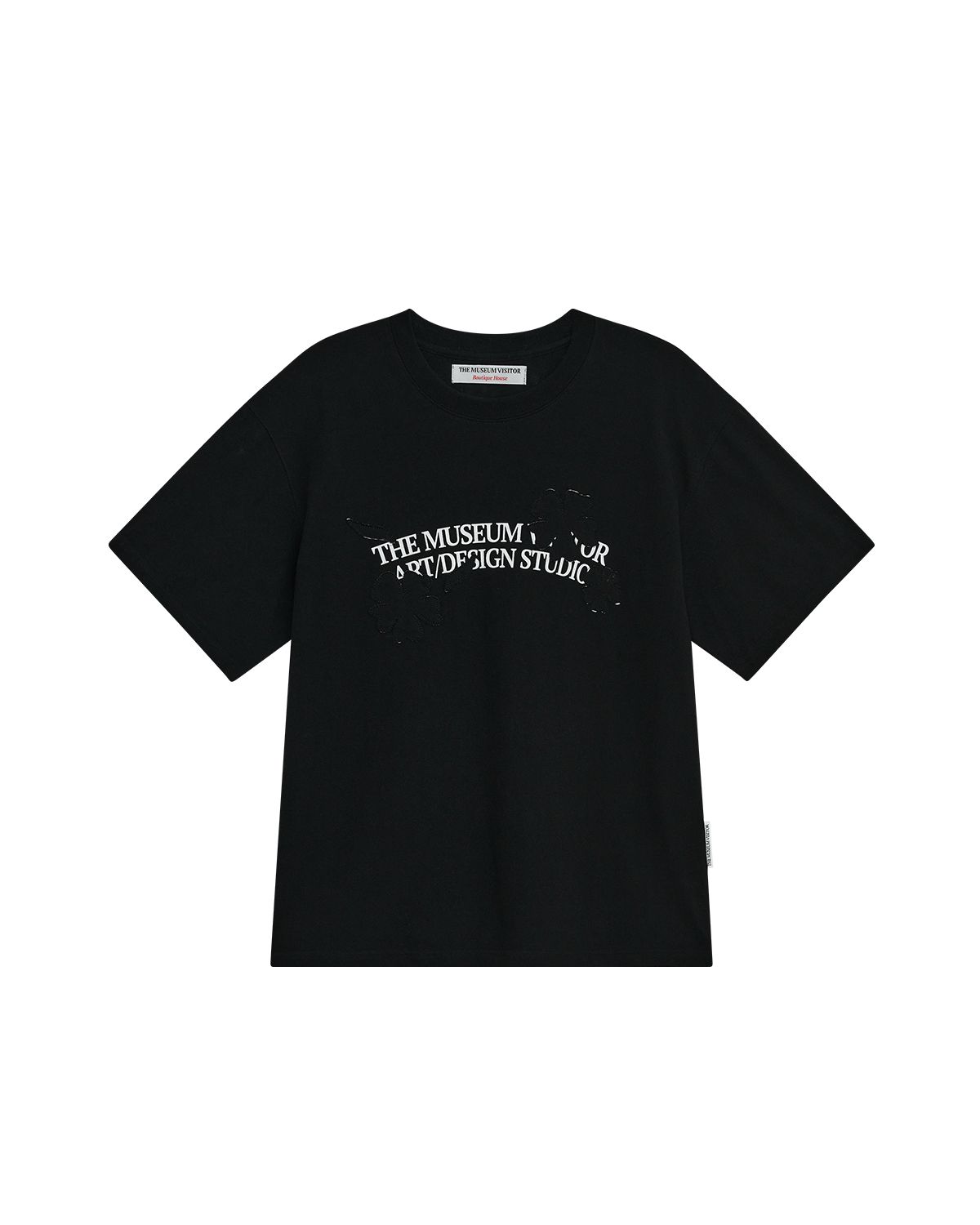 더뮤지엄비지터(THEMUSEUMVISITOR) APPLIQUE FLOWER T-SHIRT (BLACK)