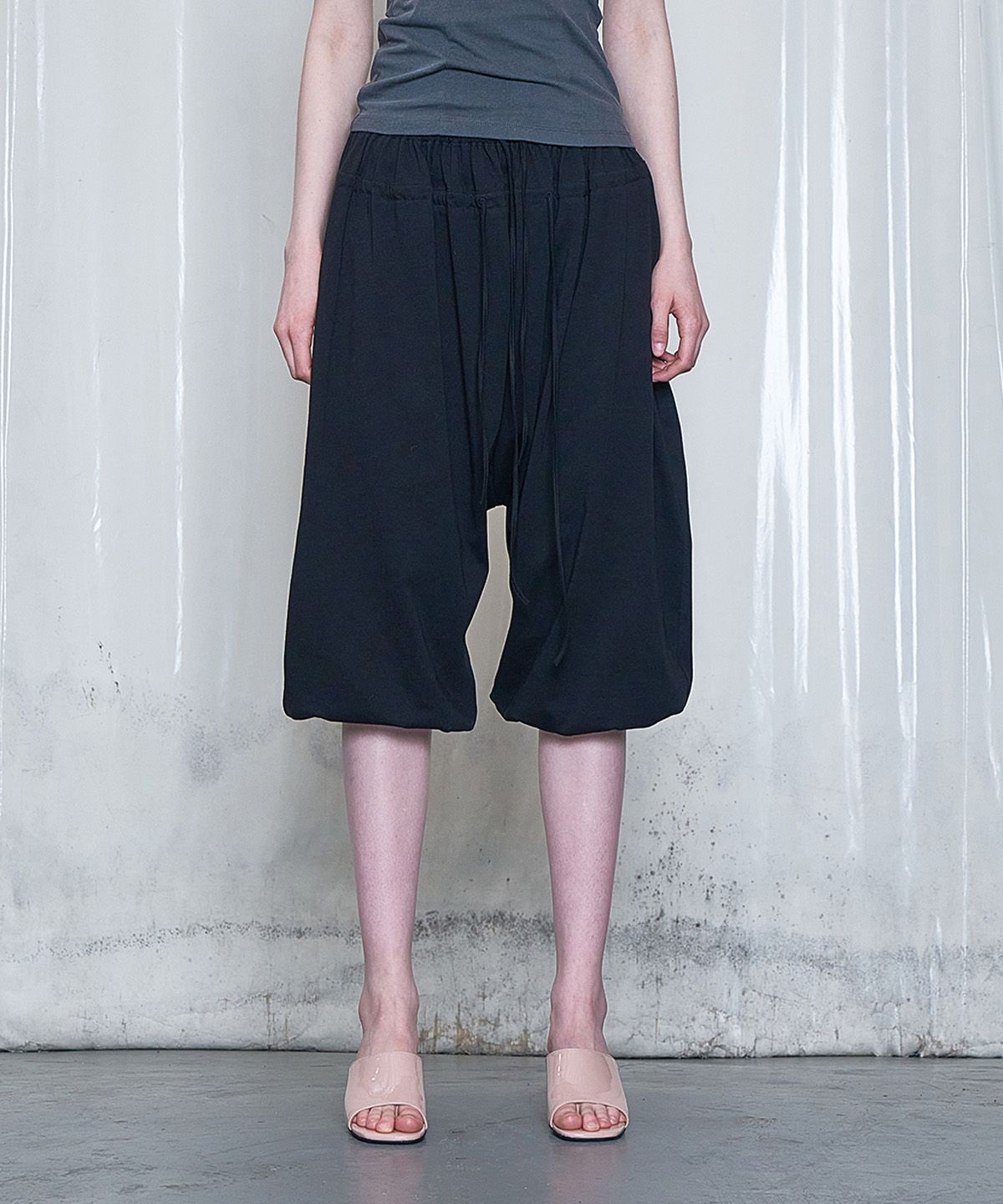 다이닛(DEINET) BALLOON SWEAT PANTS IN BLACK