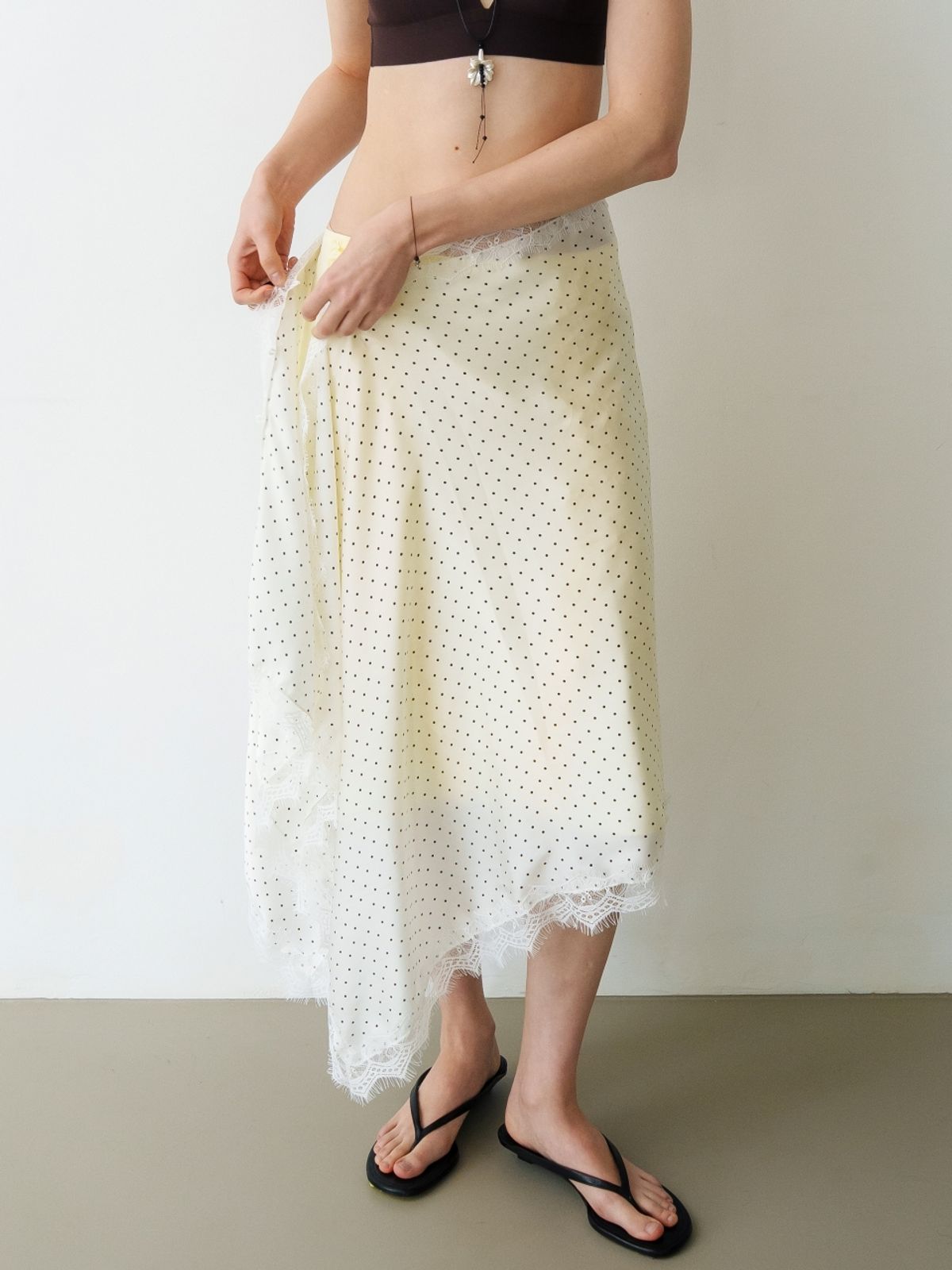 러브미몬스터(LOVE ME MONSTER) Lace Dot Satin Wrap Skirt_2COL (L261MSK010)