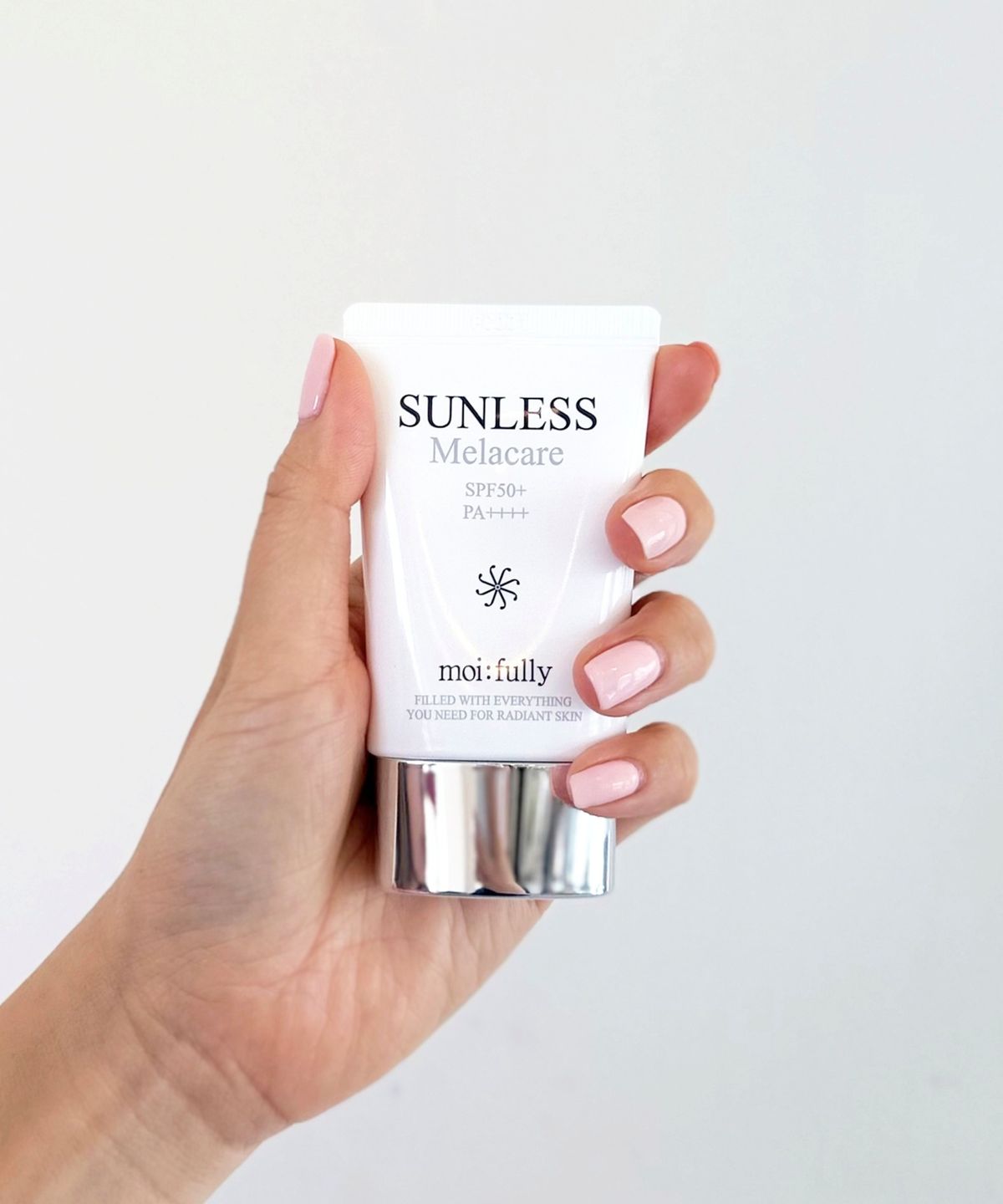 모이풀리(MOIFULLY) 선레스 멜라케어 톤업 선크림 SPF50+ PA++++
