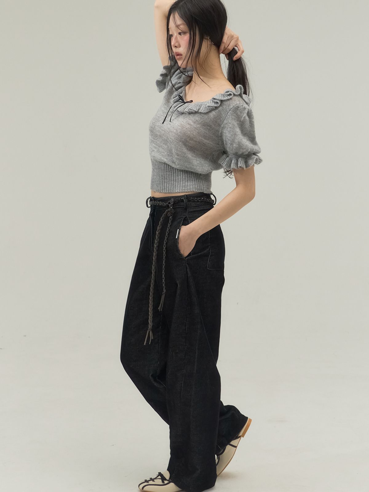 쏘리, 투 머치 러브(SORRY, TOO MUCH LOVE) Ruffle Trim Ballet Mood Knit Top_Gray