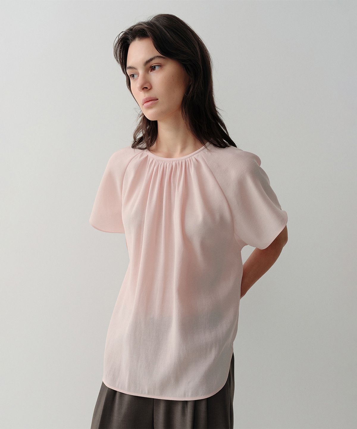 이아(EAAH) GRETA SHIRRING BLOUSE (PINK)