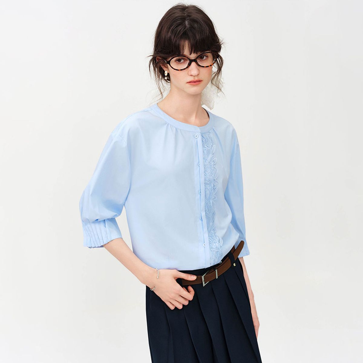 웬스데이딜라잇(WEDNESDAY DELIGHT) WD_Lace panel button shirt_2color