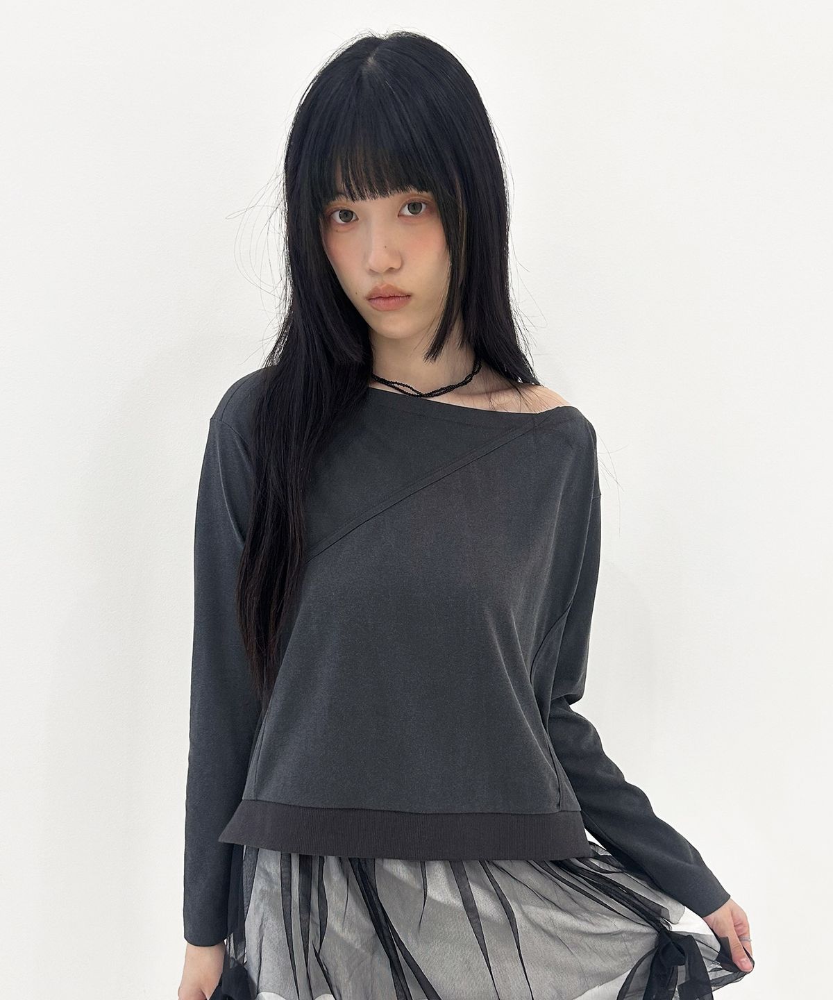 타입서비스(TYPESERVICE) Slit Cut Paneled Top [Charcoal]
