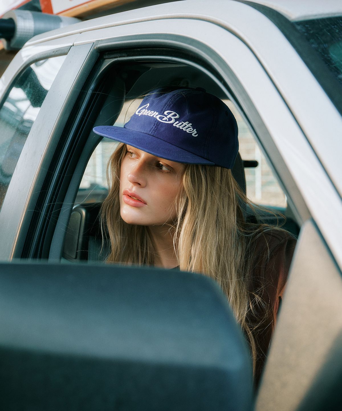 그린버터(GREENBUTTER) Lettering Logo Cap (Navy)
