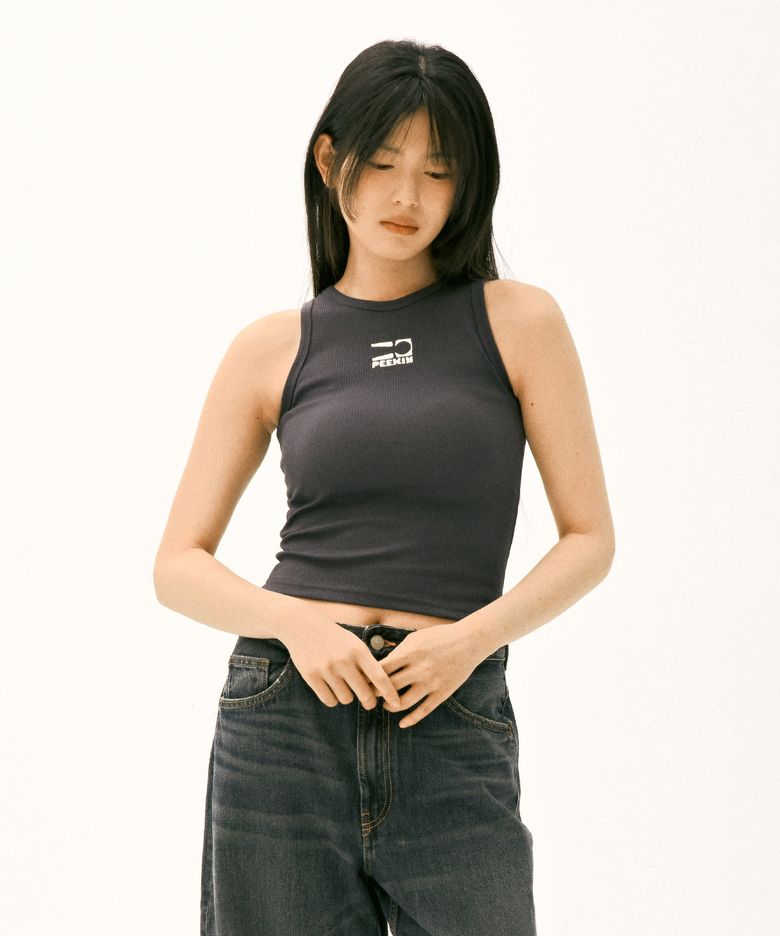 로고 슬리브리스 탑 / 롱 (차콜