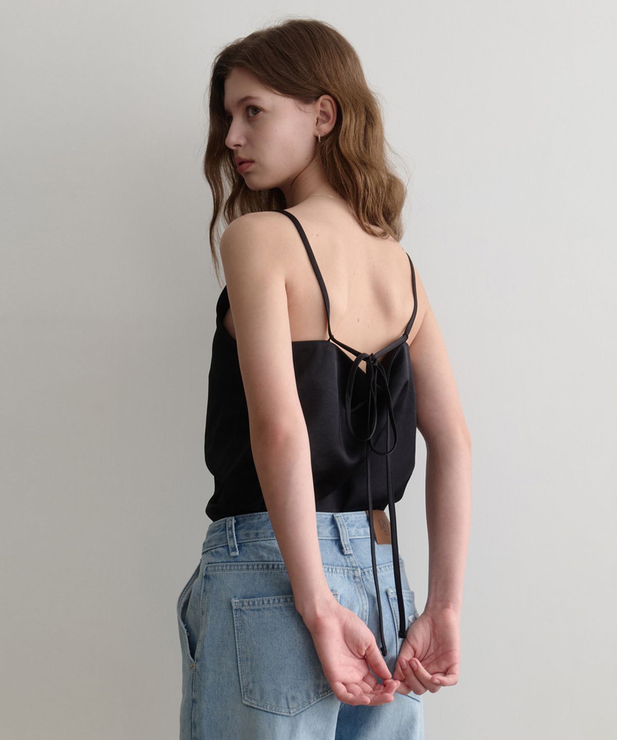 르나브(LENAV) Satin Back Sleeveless (black)