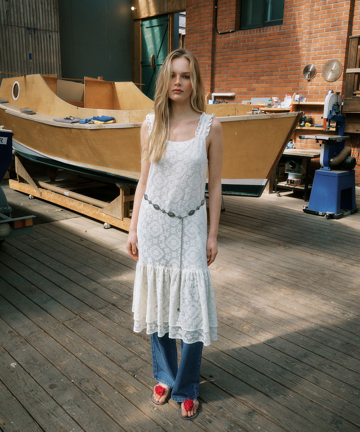 그린버터(GREENBUTTER) Ruffle Sleeveless Dress (Ivory)
