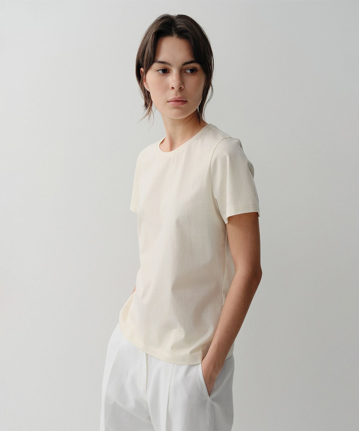 이아(EAAH) SILKET LOGO T-SHIRT (CREAM)