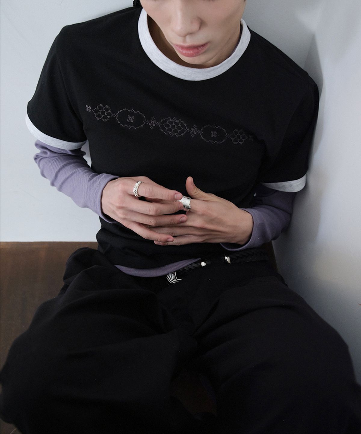 유네(YUNE) Lace Stitch Ringer Tee_[Black]