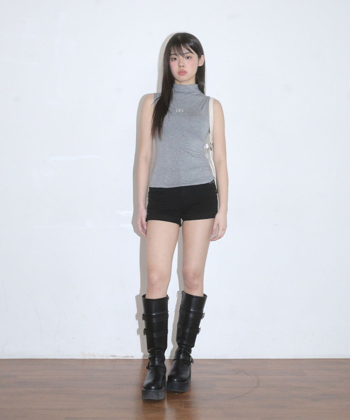 애즈온(ASON) LINE SHORT PANTS