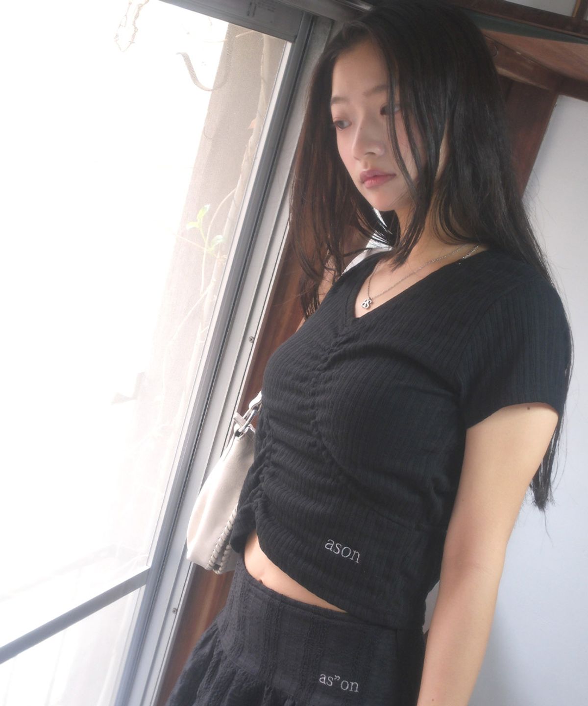 애즈온(ASON) SOFT SHIRRING TEE / BLACK