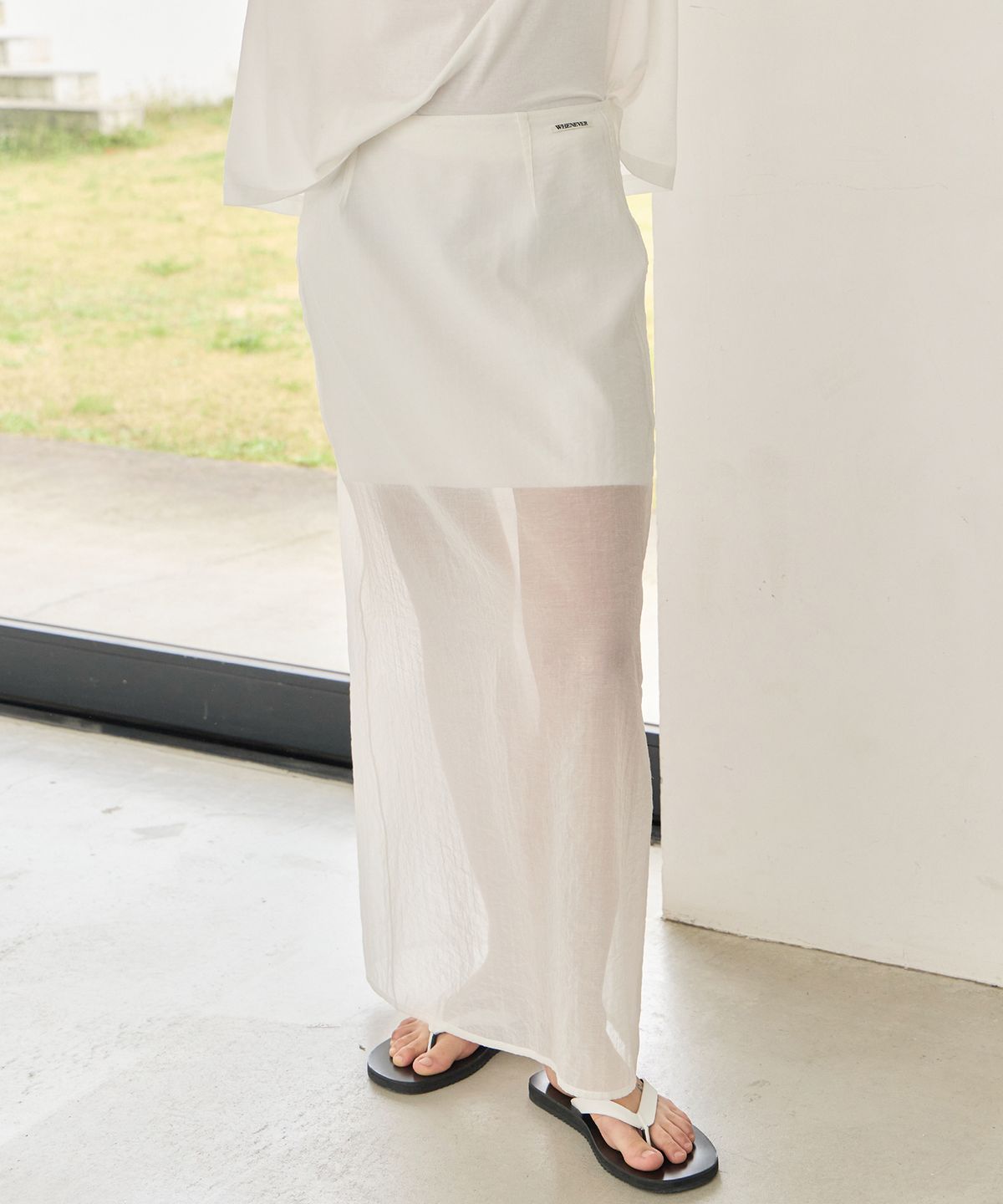 르바(LEVAR) Light Sheer Maxi Skirt - Off White