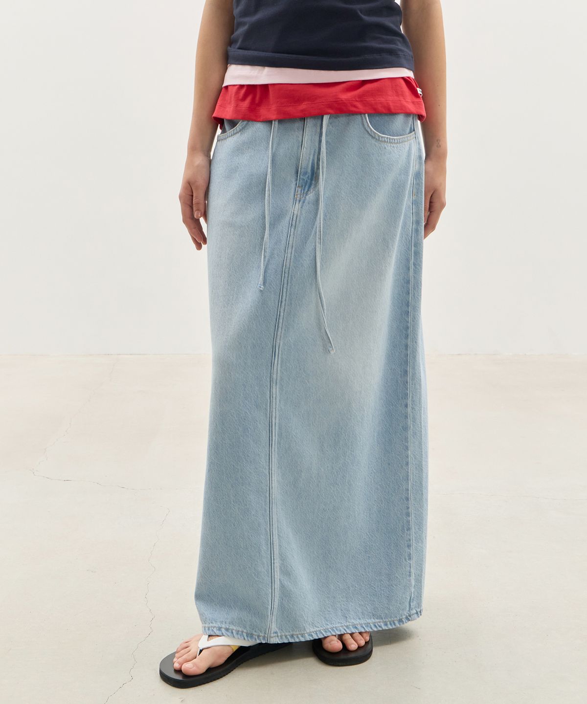 르바(LEVAR) Relaxed String Tencel Denim Skirt - Light Blue
