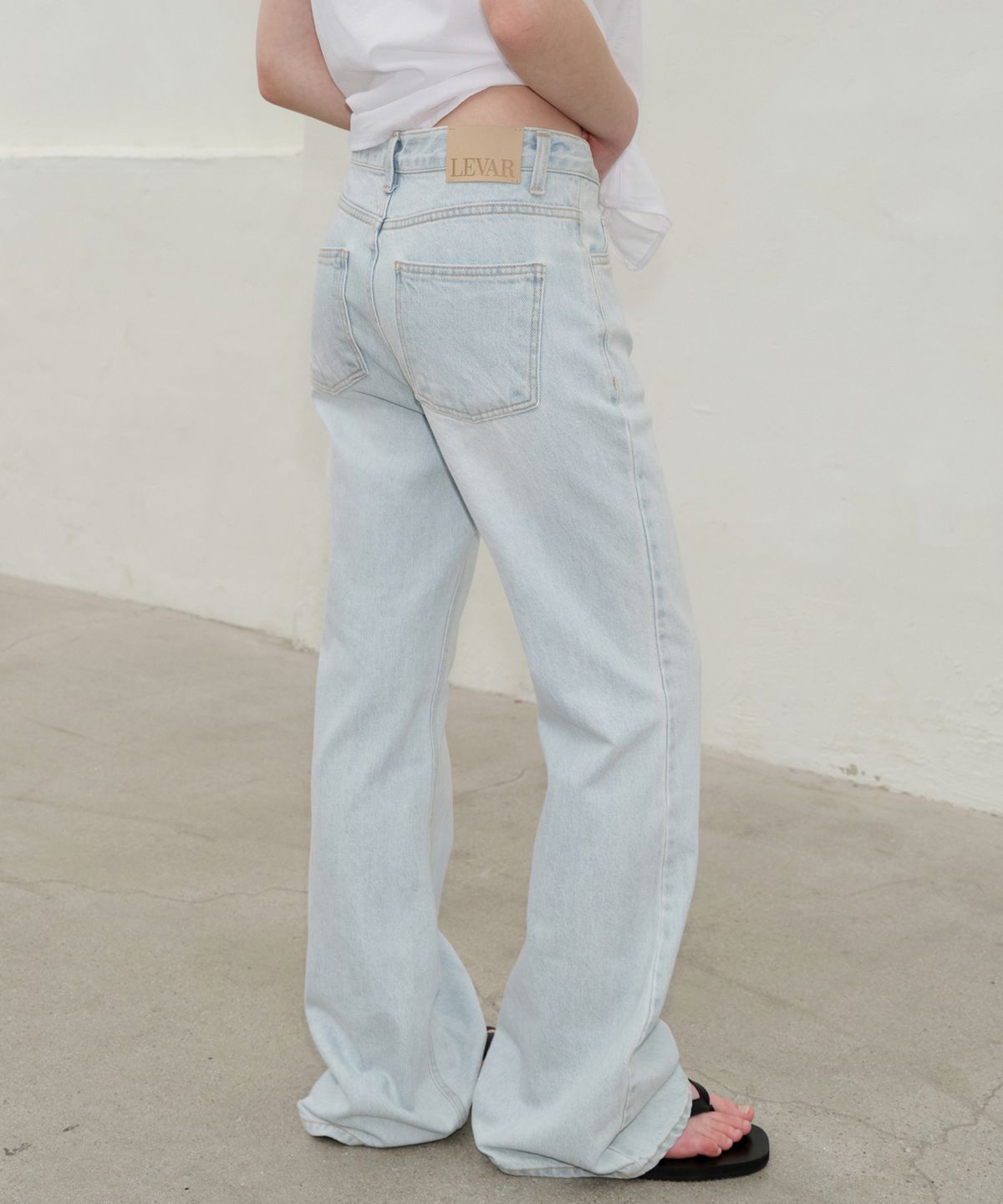 르바(LEVAR) Relaxed Boots Cut Denim - Ice Blue