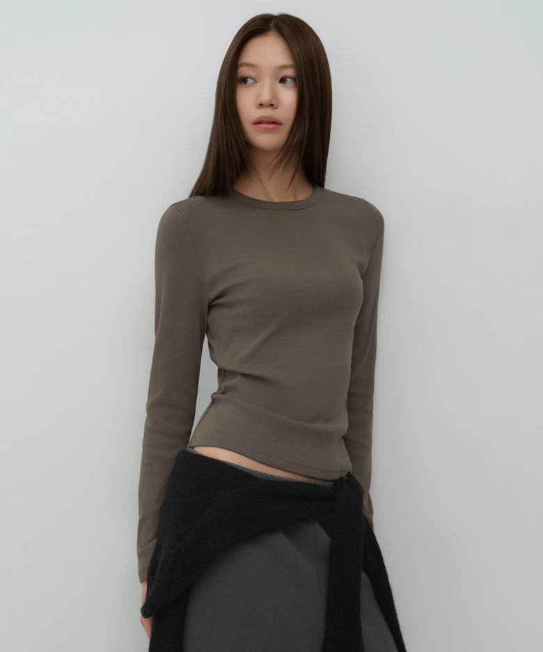 [NEW 컬러 출시] 우먼즈 슬림 크루 넥 긴소매 티셔츠 [모카 브라운]