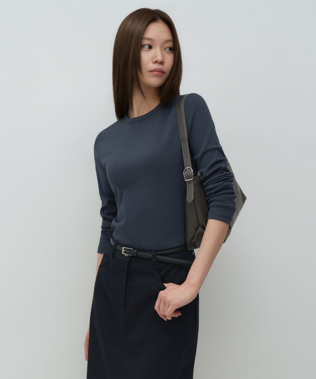무신사 스탠다드 우먼(MUSINSA STANDARD WOMAN) 우먼즈 슬림 크루 넥 긴소매 티셔츠 [미드나잇 블루]