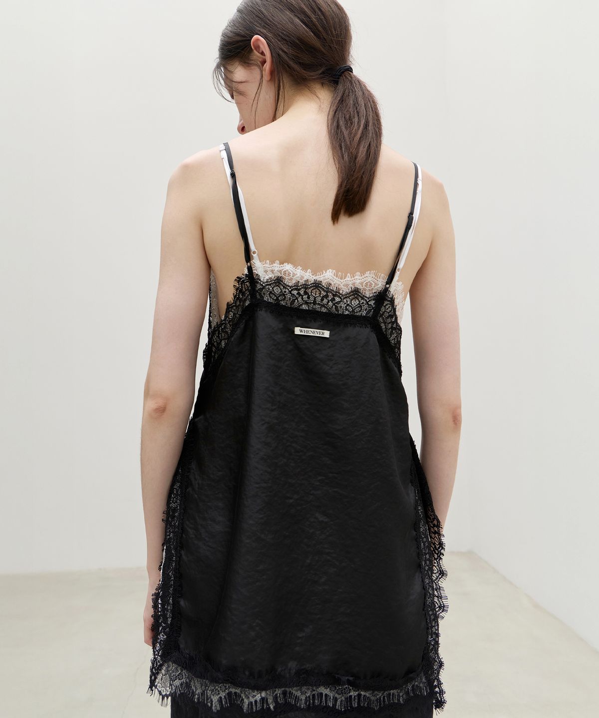 르바(LEVAR) Silky Lace Layered Slip Top - Black