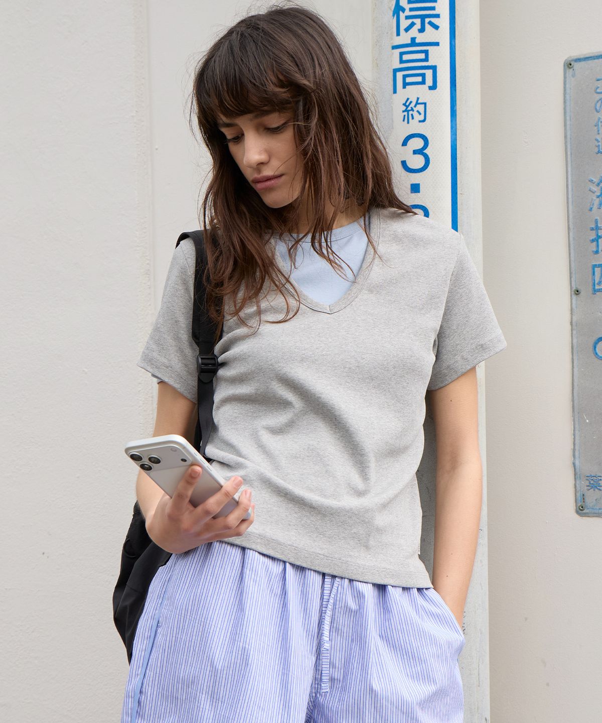 르바(LEVAR) All-day Cotton V-neck T-shirt - Melange Grey