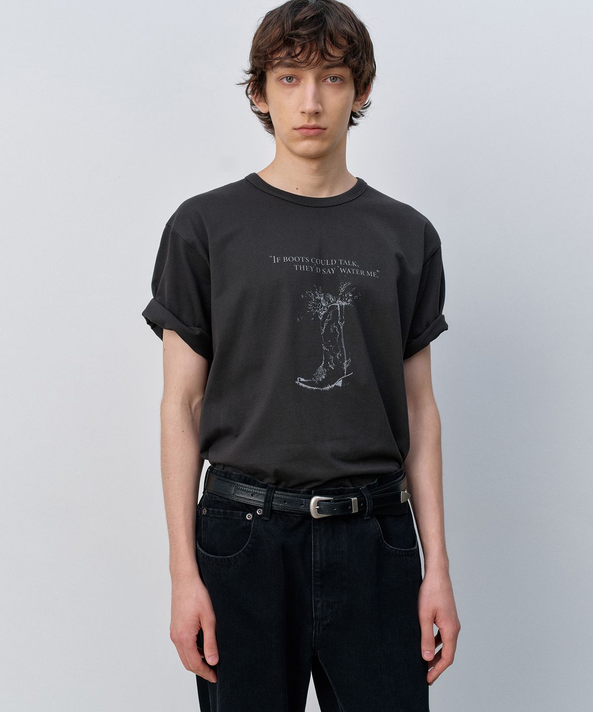 인사일런스(INSILENCE) 웨스턴 부츠 그래픽 티셔츠 VINTAGE BLACK