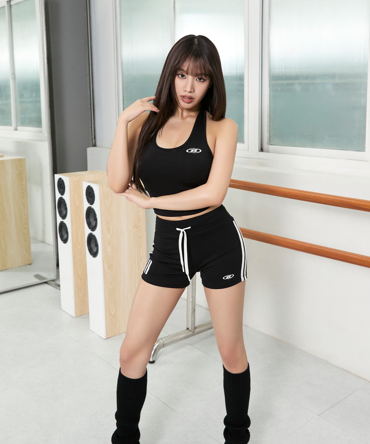 본투윈(BORN TO WIN) W FOOTBALL TRACK MICRO SHORTS [BLACK]