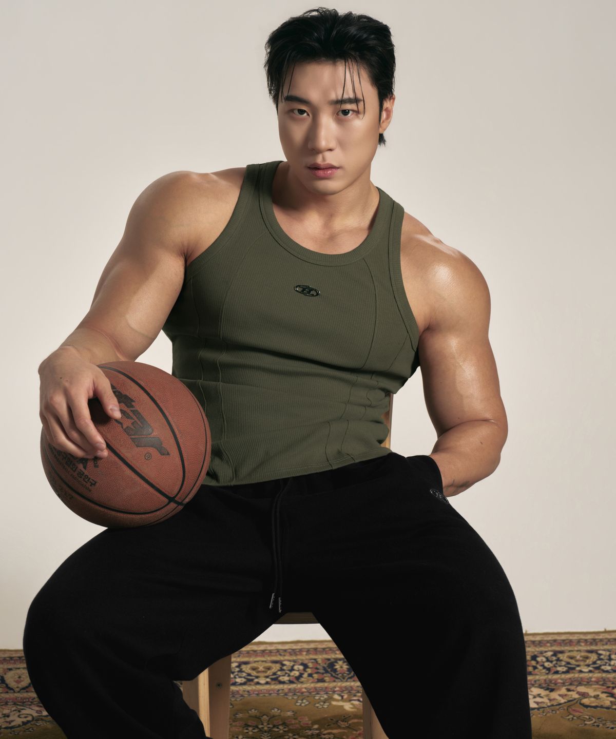 본투윈(BORN TO WIN) B PENDANT CUT LINE SLEEVELESS [KHAKI]
