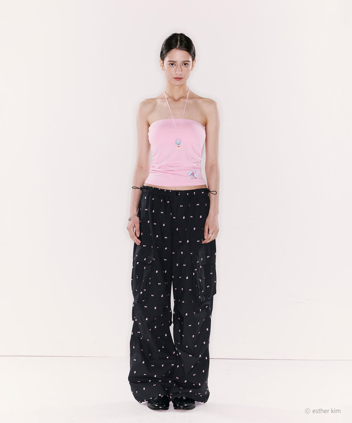 에즈이프 캘리(ASIF CALIE) ESTHER BUNNY X AS IF CALIE BUNNY PARACHUTE CARGO PANTS BLACK