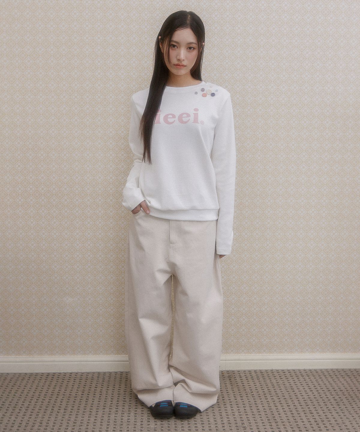 아이이이아이(IEEI) 심볼 패치 벌룬 핏 와이드 팬츠_아이보리