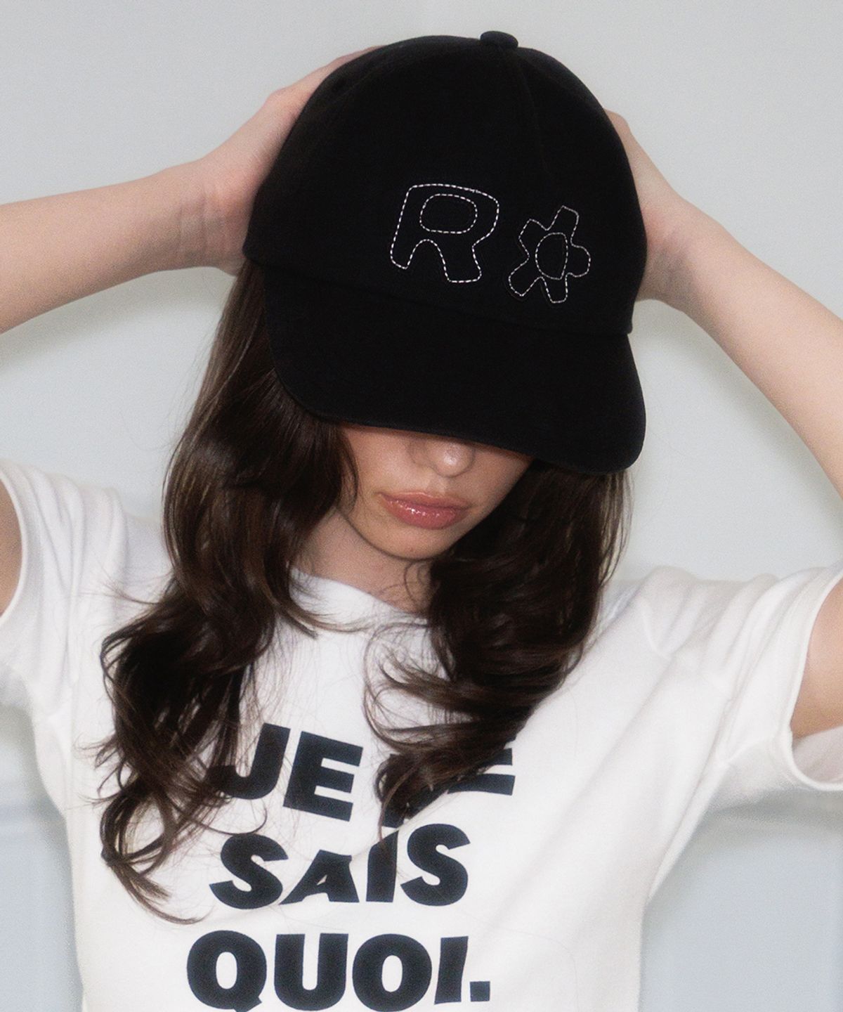 로제프란츠(ROSEFRANTZ) R Flower Stitch Ball Cap