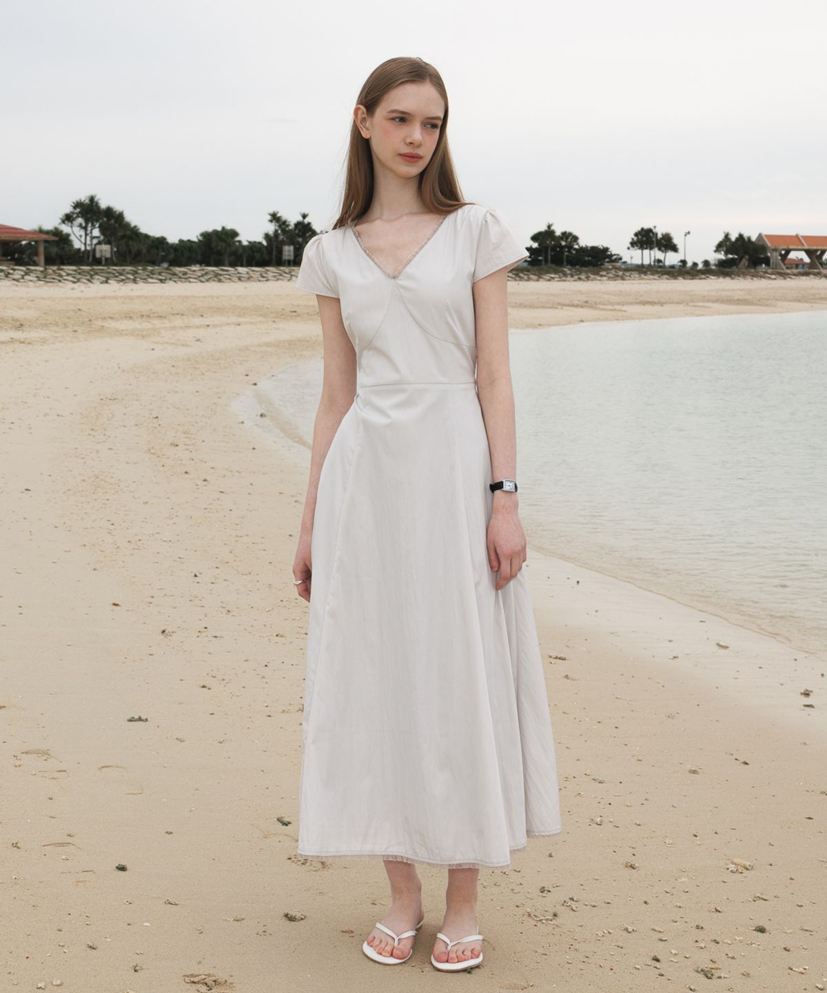드헤베(DEHEVE) V-Neck Flare Dress [Ash Beige]