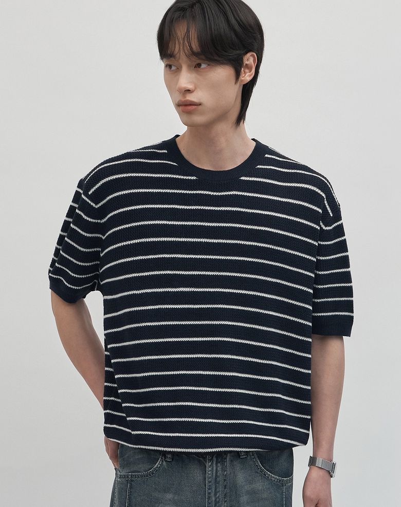 이지온 세미 오버핏 스트라이프 라운드넥 반팔 니트 [네이비]