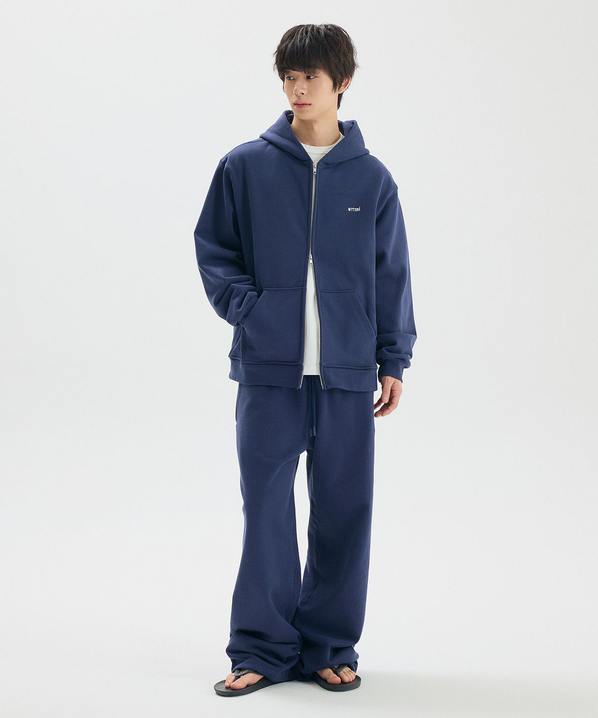 마티레(MTTIRÉ) Basic Straight Sweatpants / Navy