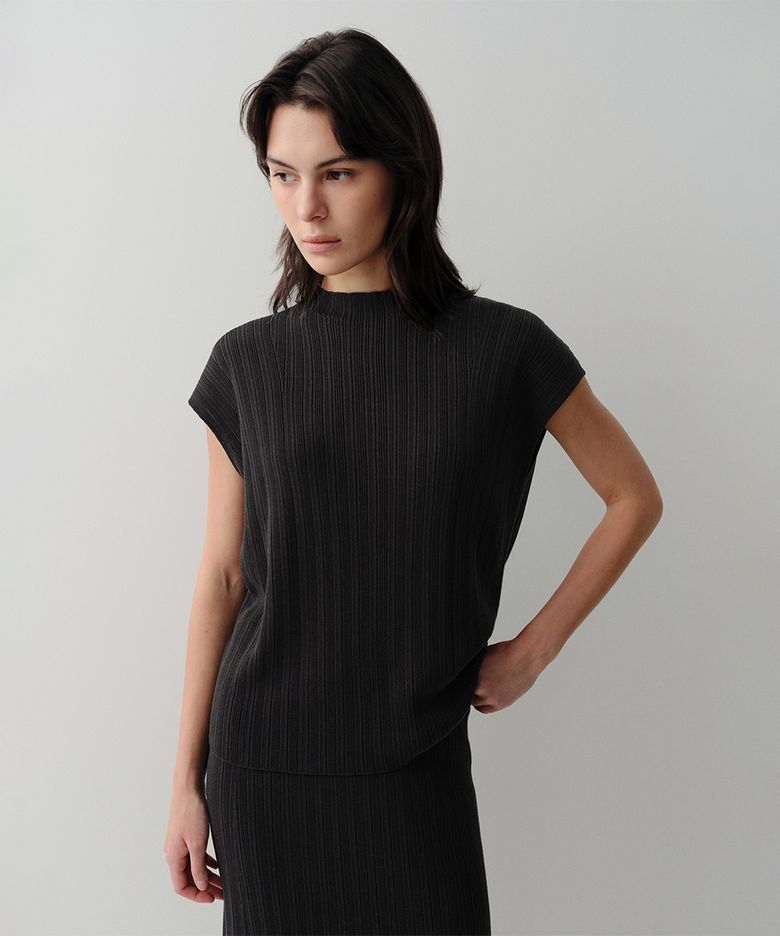 MOI PLEATS KNIT TOP (BLACK)