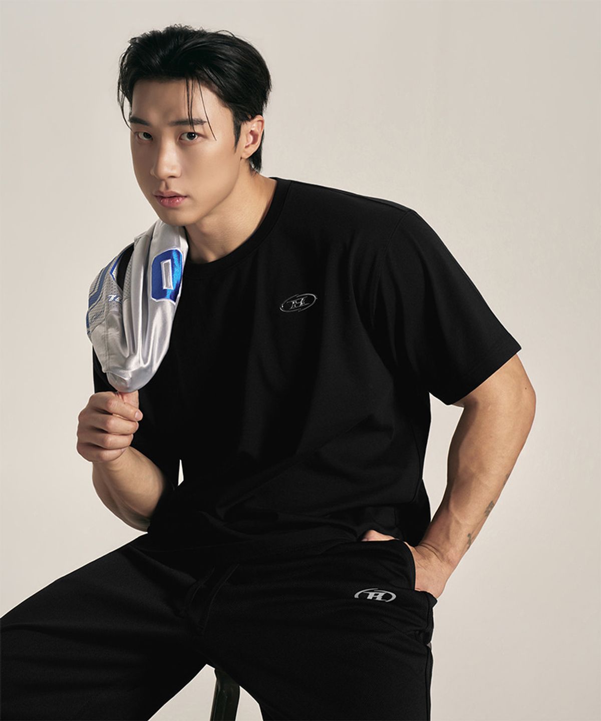 본투윈(BORN TO WIN) SILVER B BASIC T-SHIRTS [BLACK]