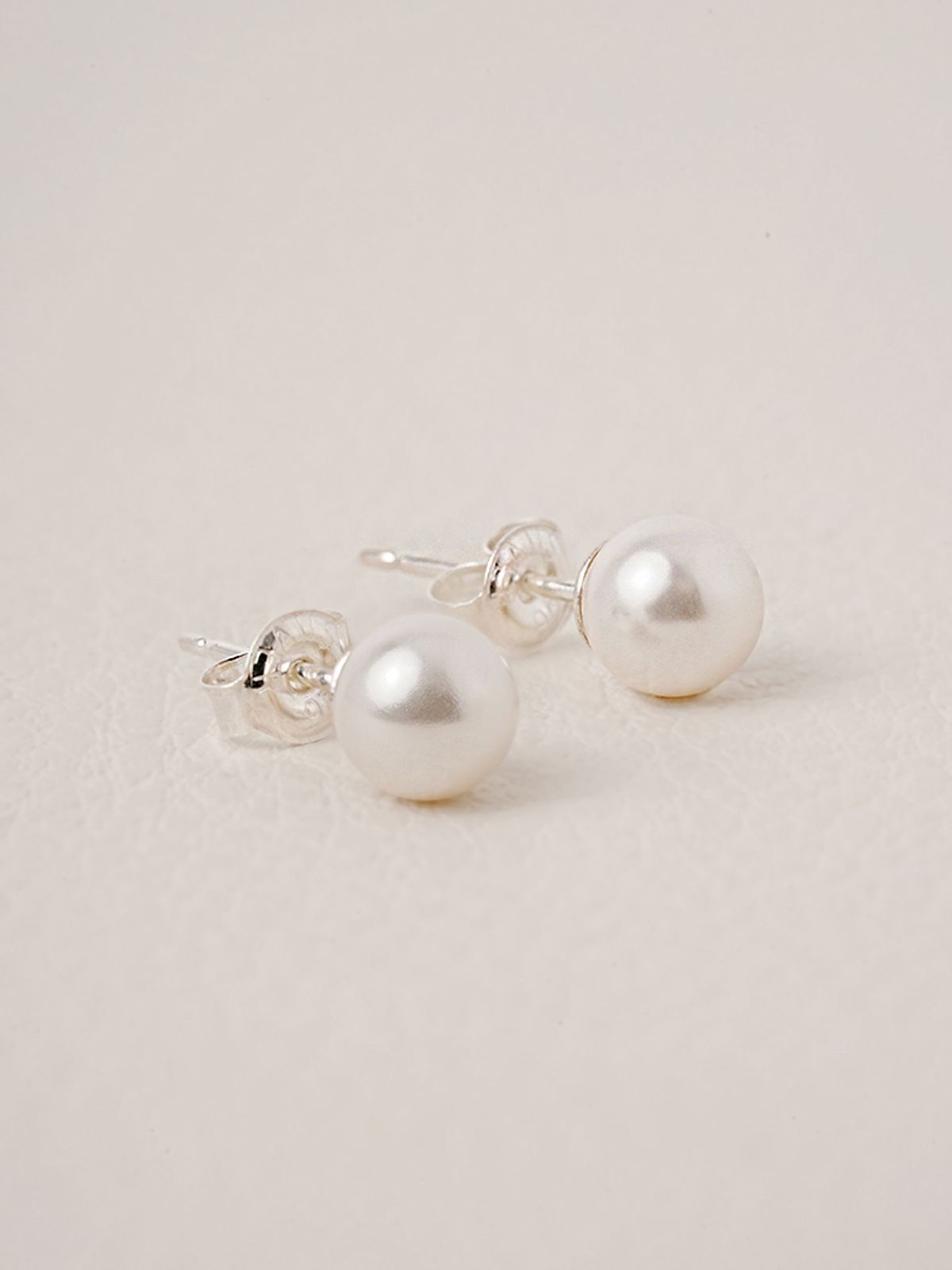 미니멀피어싱(MINIMALPIERCING) 925 실버 스와로브스 진주 귀걸이 6mm