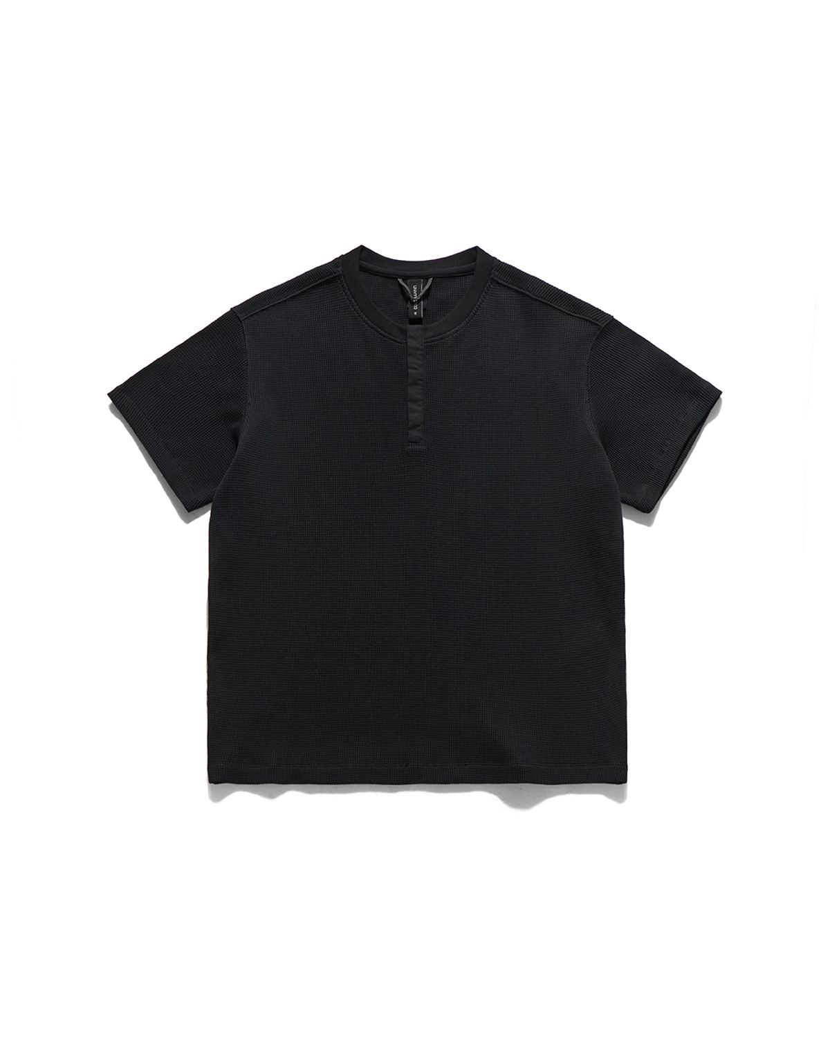 언어펙티드 에센셜(UNAFFECTED ESSENTIAL) HENLEY NECK T-SHIRT / BLACK