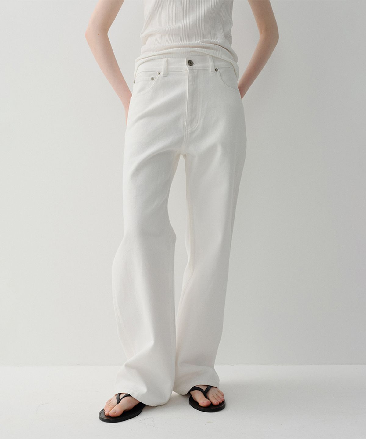 이아(EAAH) STRAIGHT DENIM PANTS (WHITE)